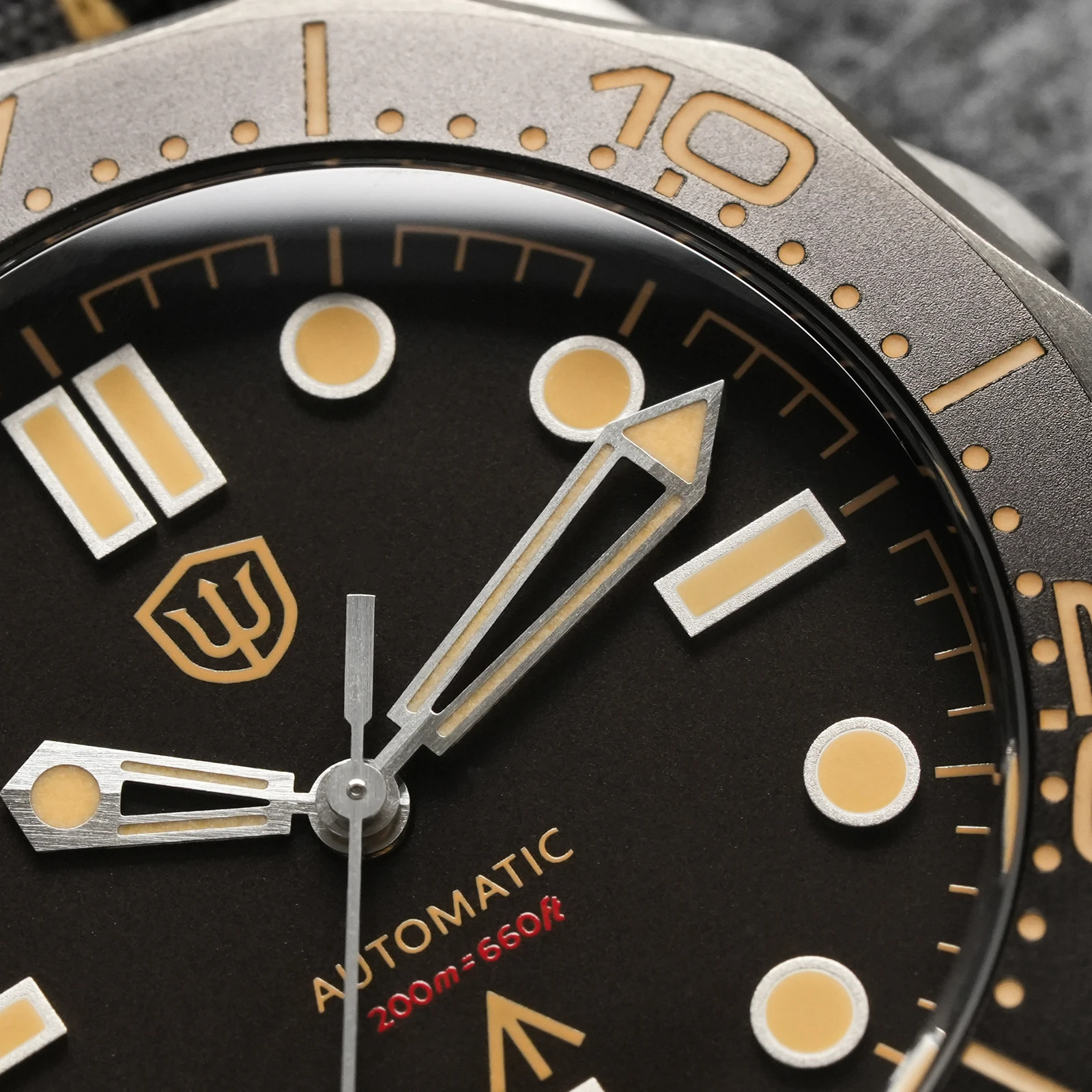 Watchdives WD007 39mm V2 SL3001 Automatische Taucheruhr Titan-Gehäuse Saphirglas 100M Wasserdichtes Ventil Luxus-Herrenuhr – Detail 10