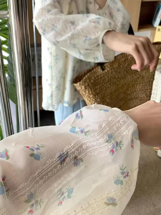 Blusa de Moda Premium para Mujer, Estilo Fresco y Floral de Primavera 2025, Manga Larga, Cuello Redondo Hoado, Sensación Du...