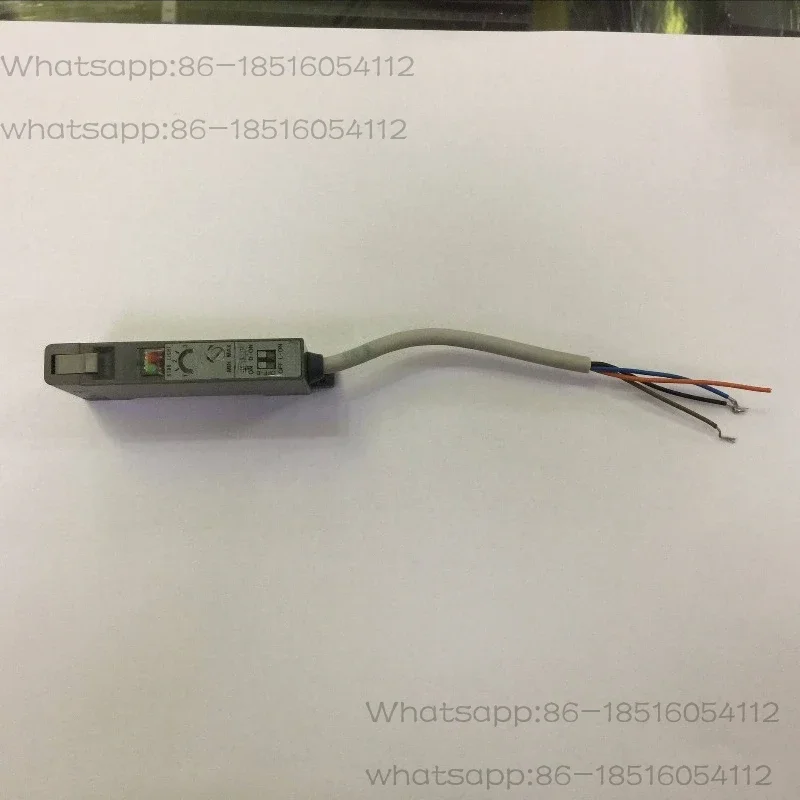 Disassemble the fiber amplifier sensor HPX-A2, the cable is relatively short, wrap it well