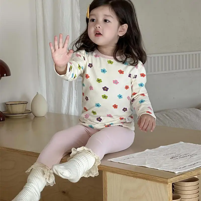 

2025 Осенний новый комплект одежды с длинными рукавами для маленьких девочек, детские топы с цветочным принтом + штаны, костюм из 2 предметов, пижамы для маленьких девочек, наряды
