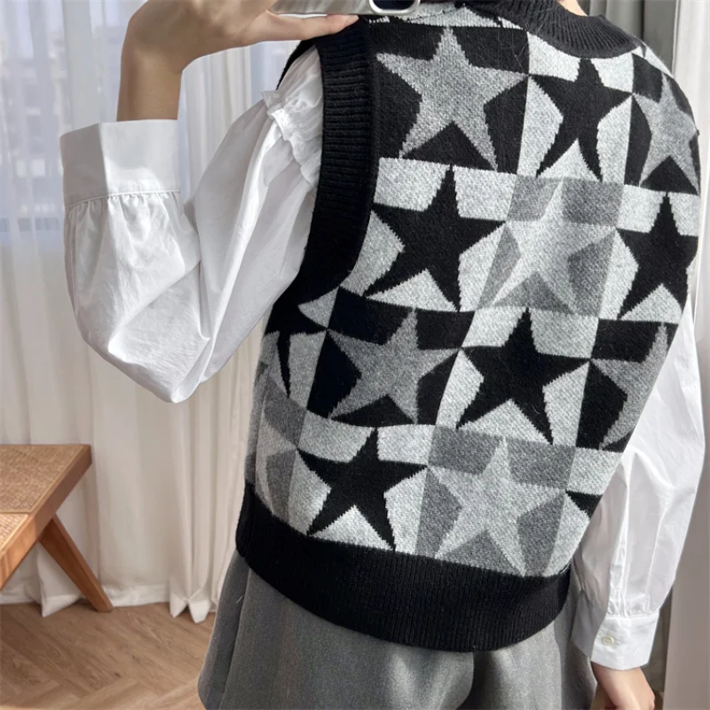 Joker item! S home 2024 spring French fashion V-neck five-pointed star knitted outside sleeveless vest vest girls' new vest Kore