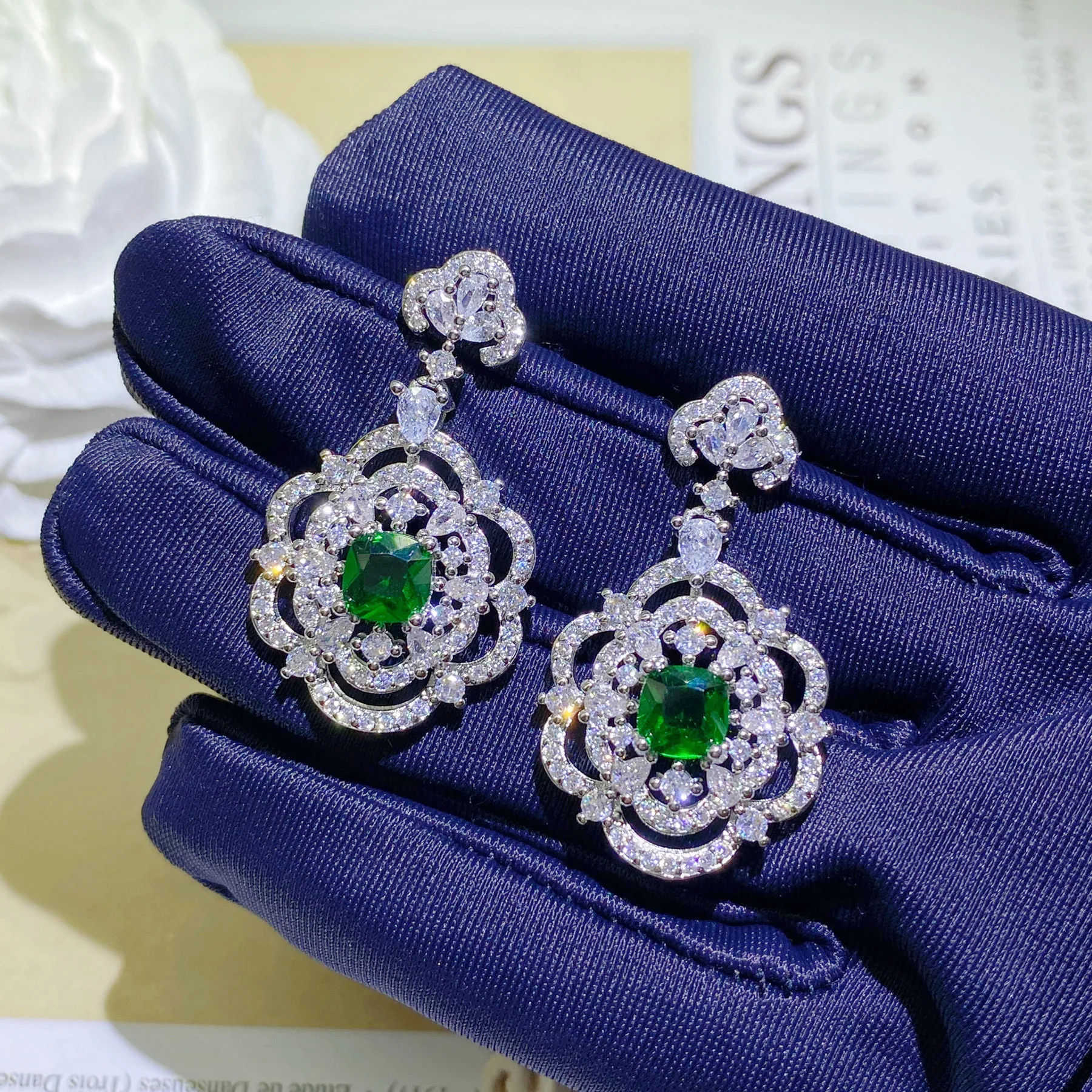 DIY accessories Flower fairy earrings heavy industry slightly studded with diamonds retro court style emerald long stud earrings