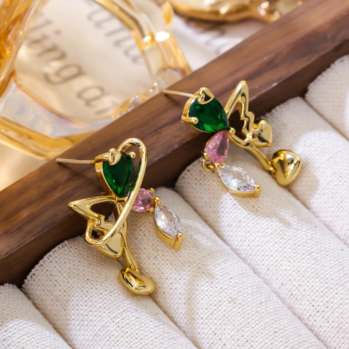 Commuter 925 Silver Needle Small Fragrant Wind Inlaid Zircon Stud Earrings Women's Fashion Ins Style Niche High-end Sense