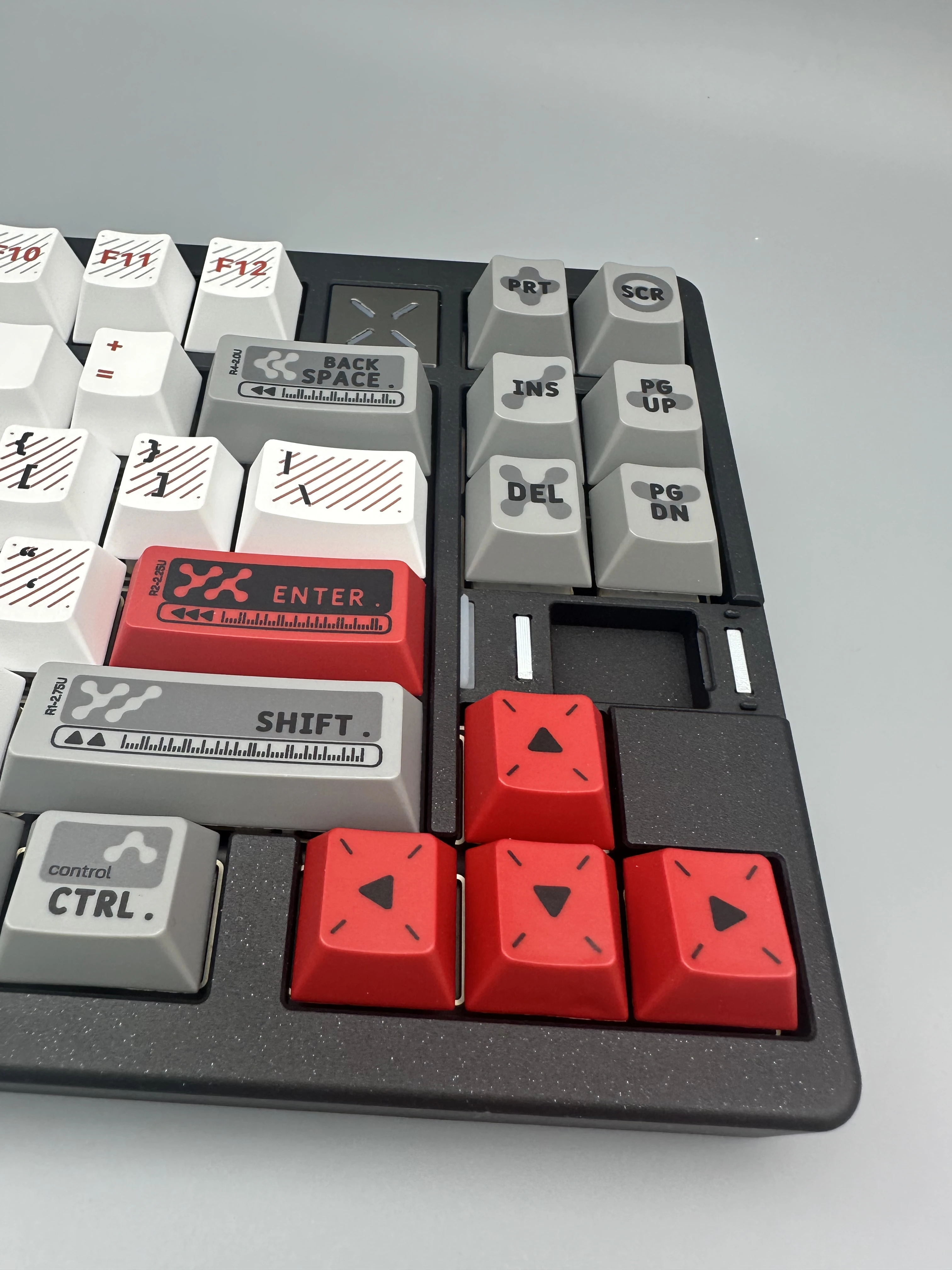 83-Key CNC Keyboard with Dye Sublimated PBT Keycaps Multi-Color 5000mAh Battery Gasket for Gamers
