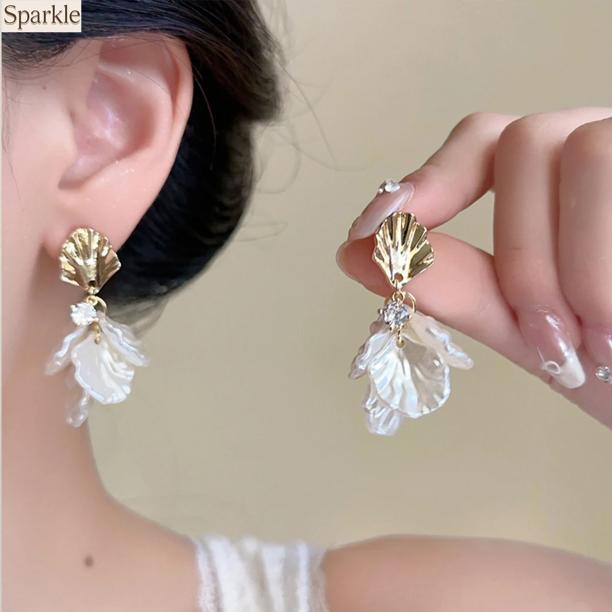 Gold Tone Seashell Dangle Earrings for Women with Pearl Shell And Rhinestone Decor Elegant Beachy Daily FashionJewelry Accessory