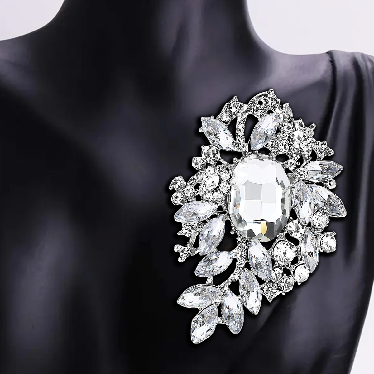 Beaut&Berry Luxury Shiny Crystal Glass Brooches for Women Rhinestone Pins Friends Party Gifts Banquet Jewellery Accessories