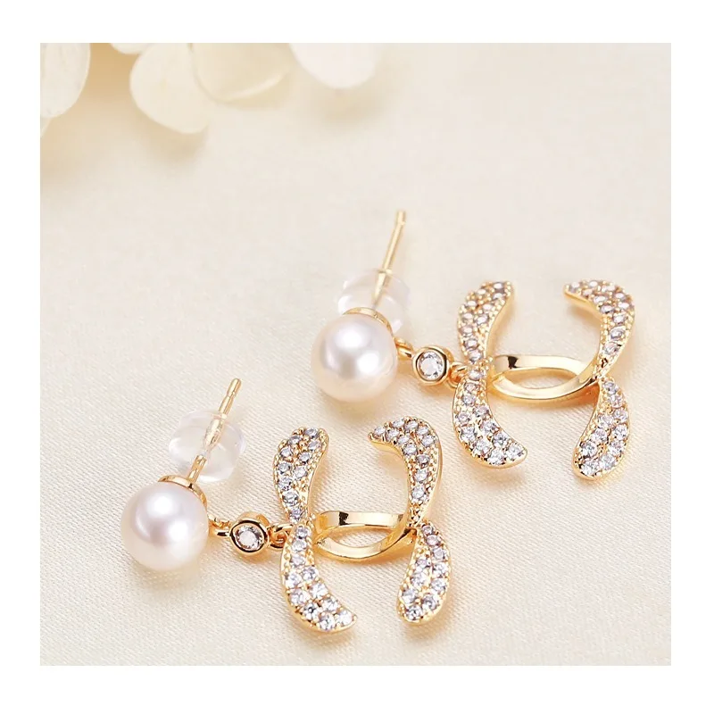 

Temperament Sweet Design Micro Zircon Pearl Earrings Light Luxury Retro High-end Freshwater Pearl Stud Earrings