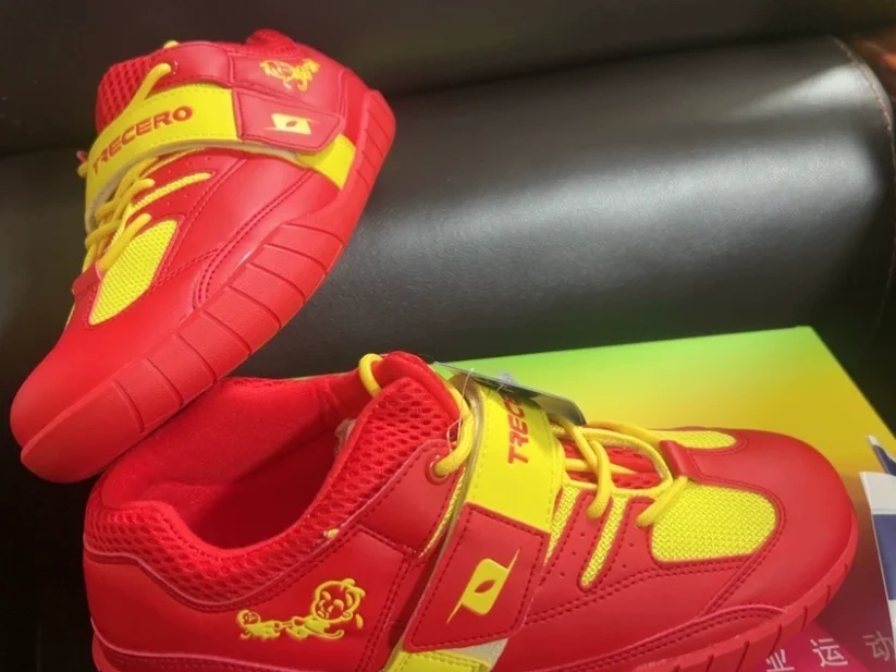 

Professional weightlifting shoes Durable non-slip weightlifting sports shoes Indoor comprehensive training weightlifting shoes