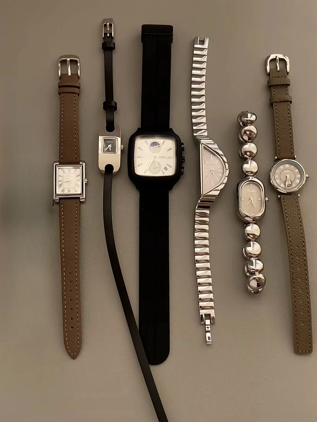 2026 Niche Design Womens Quartz Watch Trend Simple Elegant Personality Womens Watch Temperament Versatile Watch Birthday Gift