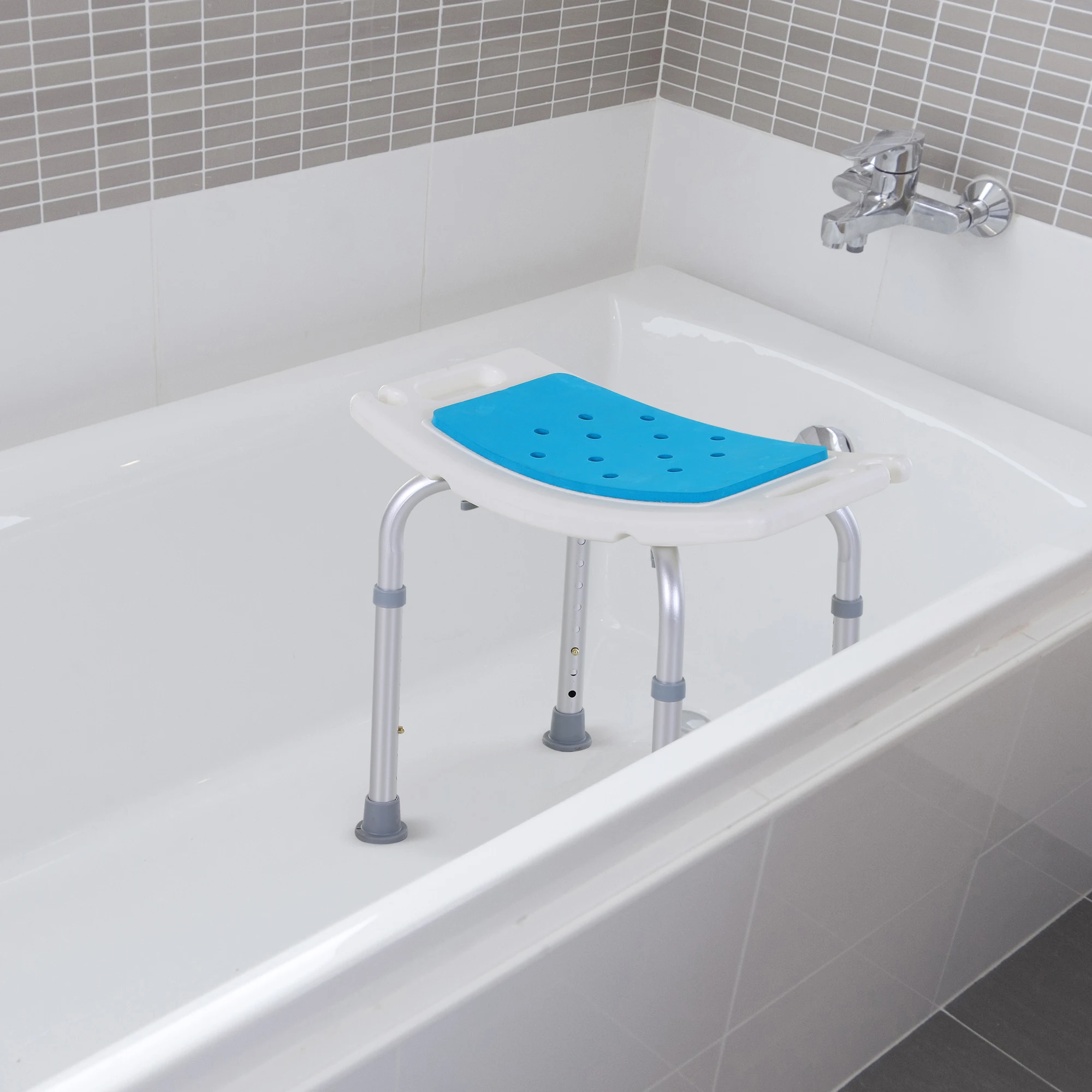 HOMCOM Adjust Aluminium Bath Stool Spa Chair Non i Slip w/ Shower Hole Blue