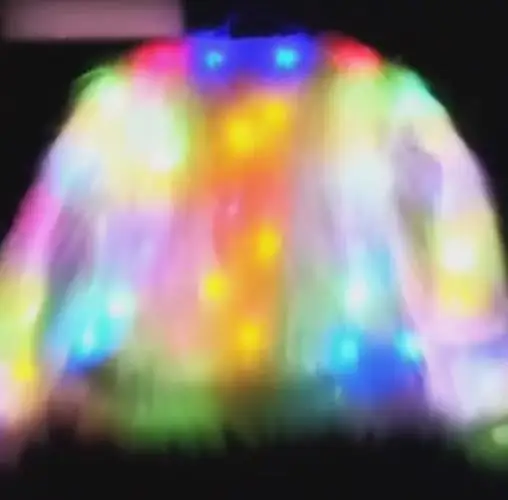 المرأة فو الفراء معطف عيد الحب تأثيري ازياء LED متعدد الألوان الدافئة هوديي سترة لامعة LED سترة تضيء معطف حفلة الرقص