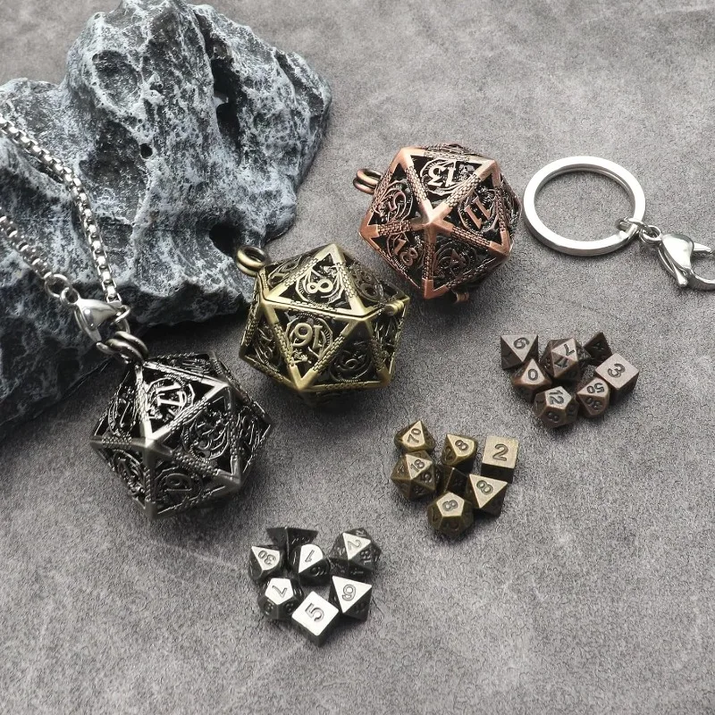 1Set Mini Set di dadi DND in metallo con ferro antico Hollow D20 collana custodia per dadi Set di dadi in metallo antico piccolo D & D portachiavi portatile