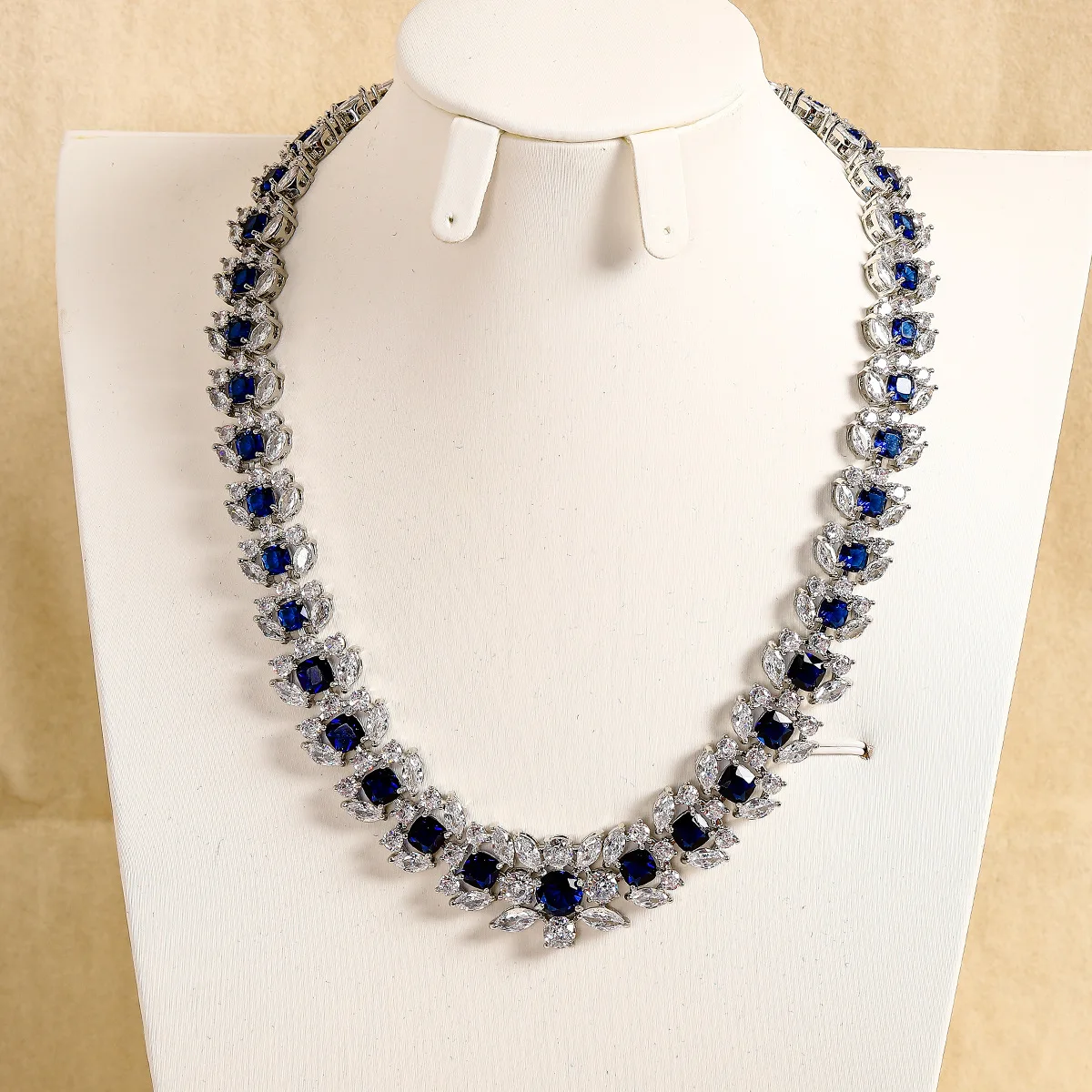 

New Luxury Blue Zircon Floral Design Necklace Fashion Elegant Woman Jewelry Dress Banquet Accessories High-Quality