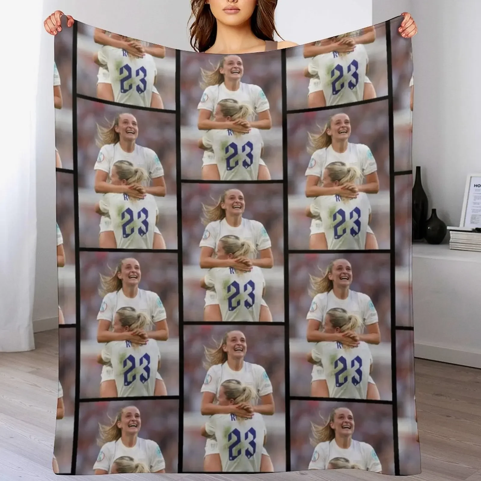 

Alessia Russo hug Throw Blanket Decorative Beds Furry Bed linens Multi-Purpose Blankets