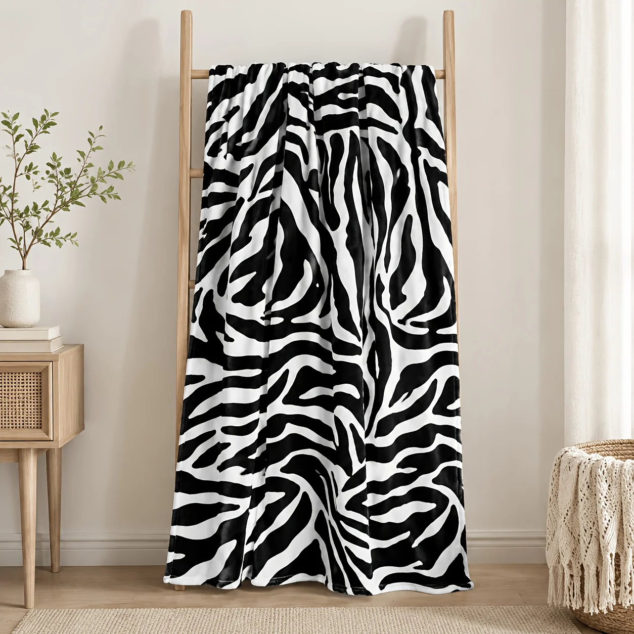 Luxury Zebra Print Flannel Blanket Throw Polyester Plush Cozy Sofa Couch Decor Accent Blanket Winter Gift for Bed Lounge Seating