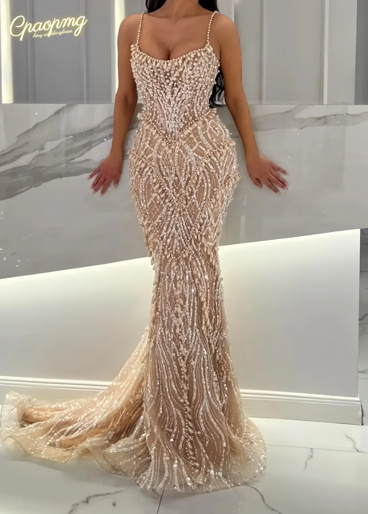 Maßgeschneiderte Luxus-Champagner-Meerjungfrau-Abendkleider mit Perlenstickerei, Spitze, Dubai-Arabischer-Stil, Roter-Teppich-Kleid, Perlenbesetzte Träger, Formelles Ballkleid