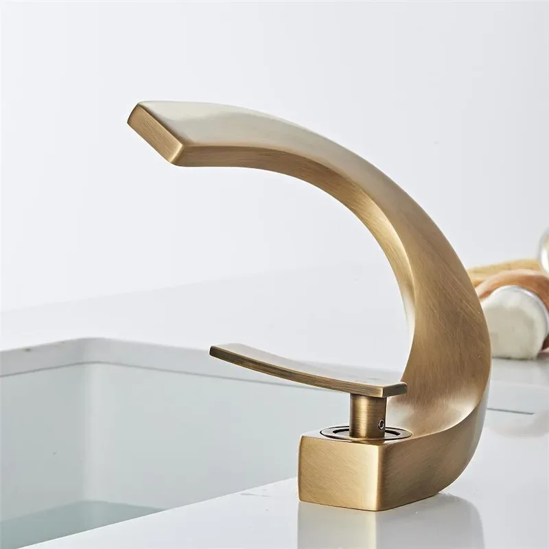 Rubinetto del bagno in bronzo rubinetto dell\'acqua del miscelatore montato sul ponte del lavandino in ottone del lavabo caldo e freddo