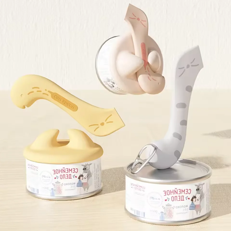 Multifunctional pet feeding spoon fresh-keeping sealed lid can opener wet food feeding spoon silicone pet can sealed lid