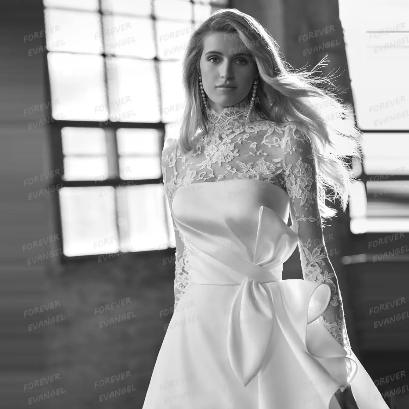 Luxus High Neck Brautkleider Frau A-linie Elegante Spitze Langarm Braut Kleider Satin Sweep Zug Angepasst Vestido De Novia