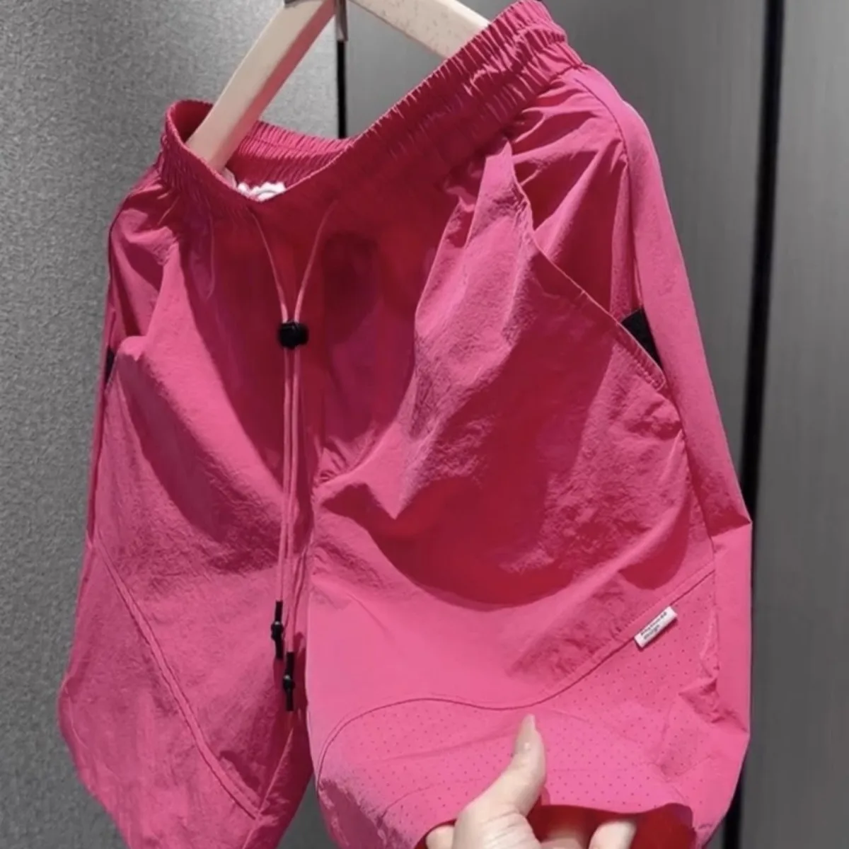 

Новые мужские летние шорты 2025 из ледяного шелка, прямого кроя, дышащие, простые, свободные, быстросохнущие, с пятью карманами