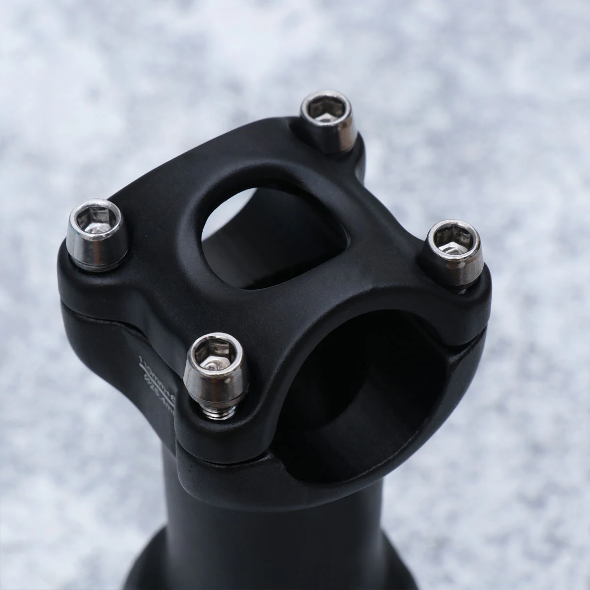 

Professional Bike Handlebar Stem 31.8 X 110 Aluminum Alloy Adjustable Angle Fatigue Reduction Black Handlebar Stem