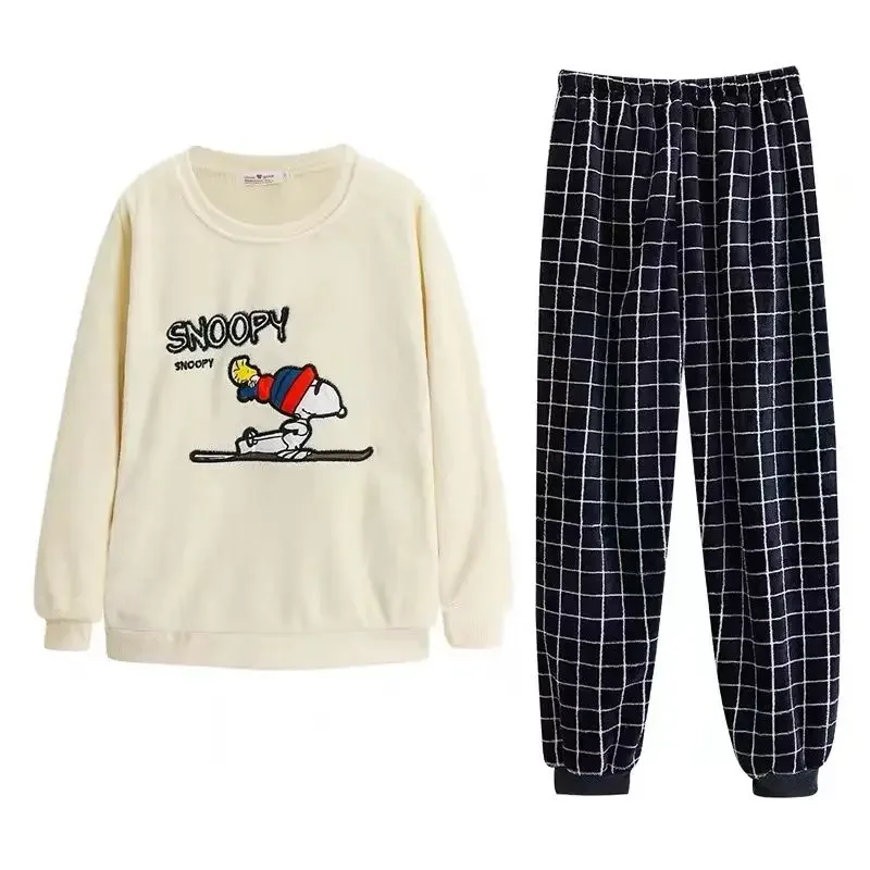 Snoopy men\'s and women\'s new personalized creative cartoon soft and comfortable thickened warm flannel pajamas set holiday gift