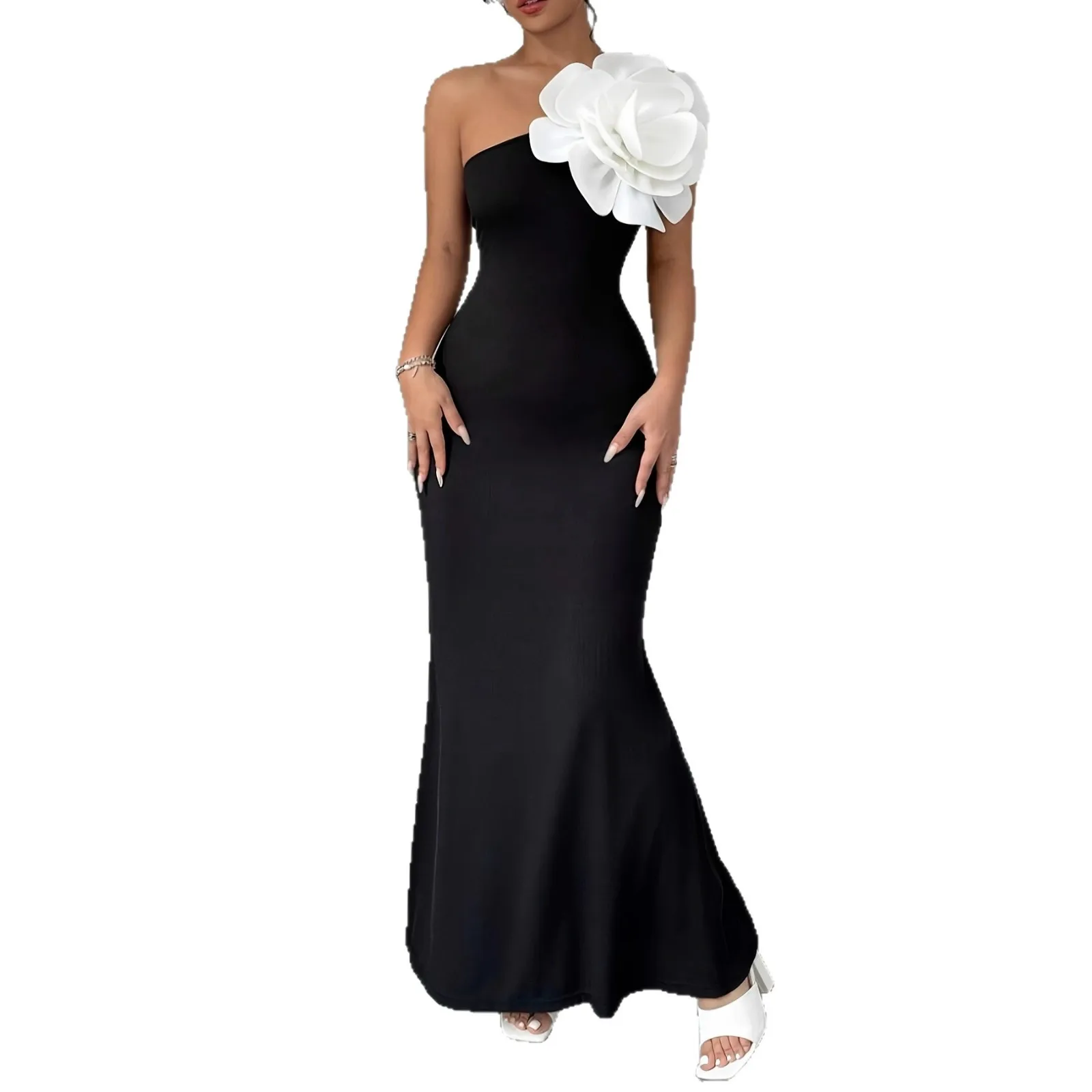 Women's New Fashion Tube Top Dress Slim Fit Classic Solid Color Pure Black Slimming Elegant Sloping Shoulder Dress ins style