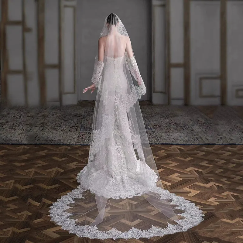 Romantic Eyelash Lace Mantilla Wedding Veils with Hidden Comb 3M Long 1.5M Wide Ivory Black Bridal Veil Single Tier Customized