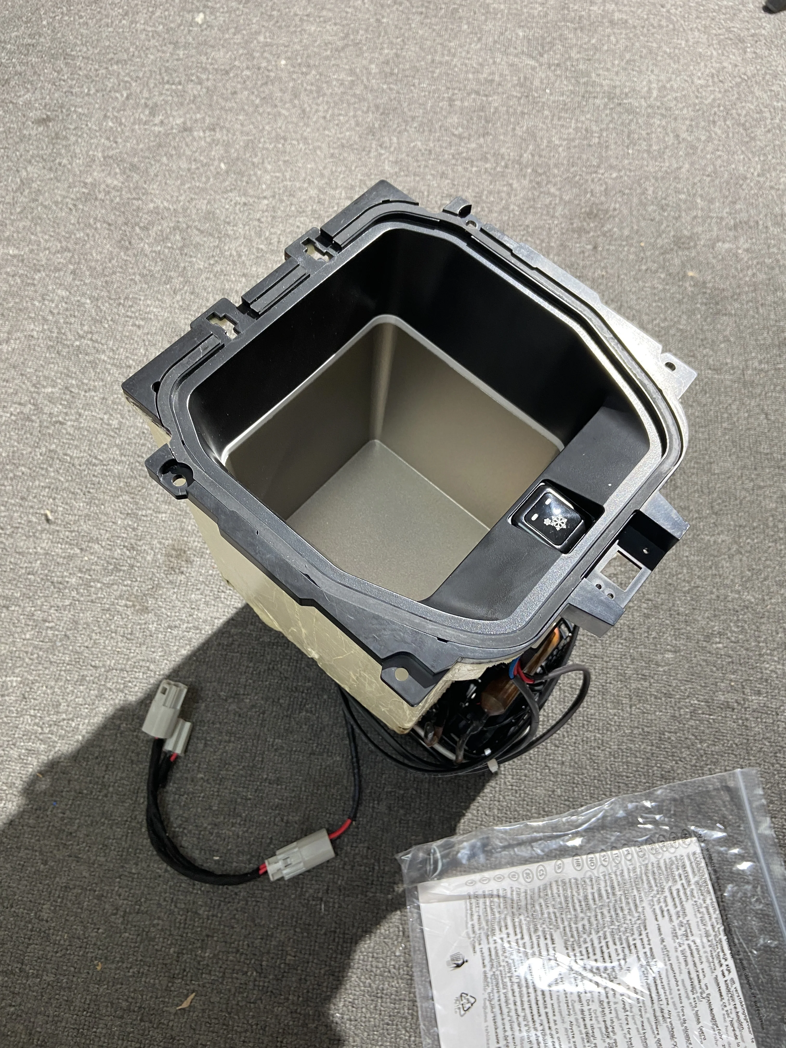 

Land Rover 23/24 Range Rover/Sport/Defender Охладитель центральной консоли Холодильник для хранения, заводская установка