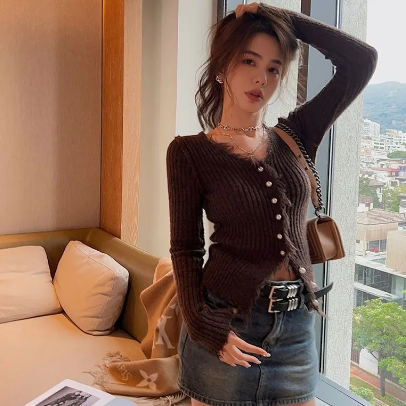 2023 New Spring Fashion Cardigan corto lavorato a maglia con scollo a v Solid Slim Fit Office Lady Cropped Top eleganti maglioni con bottoni a maniche lunghe