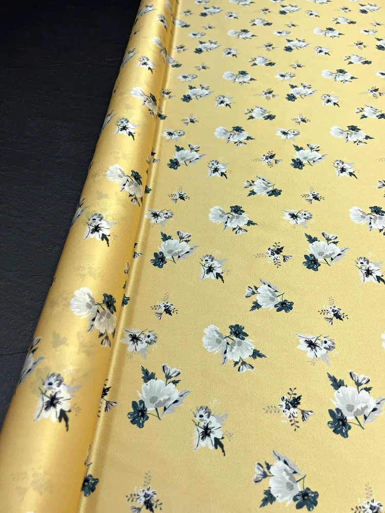 93% Mulberry Silk, 7% Spandex White Black Floral Printed Yellow Stretch Silk Twill Fabric for Dresses and Shirts