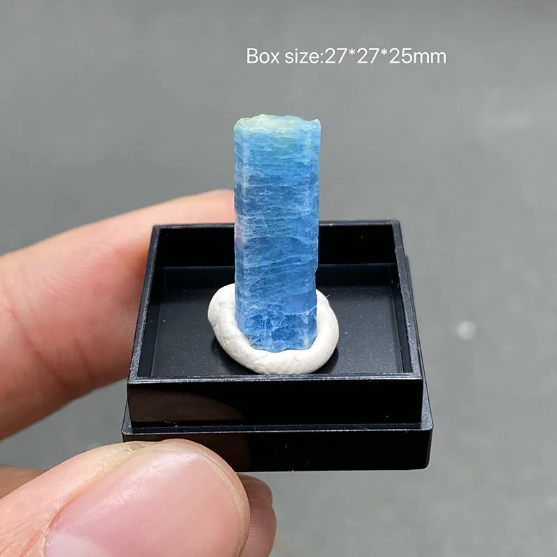 

100% natural Madagascar national top-level aquamarine specimen, original mineral, quartz gemstone bead + box size ：27*27*25mm