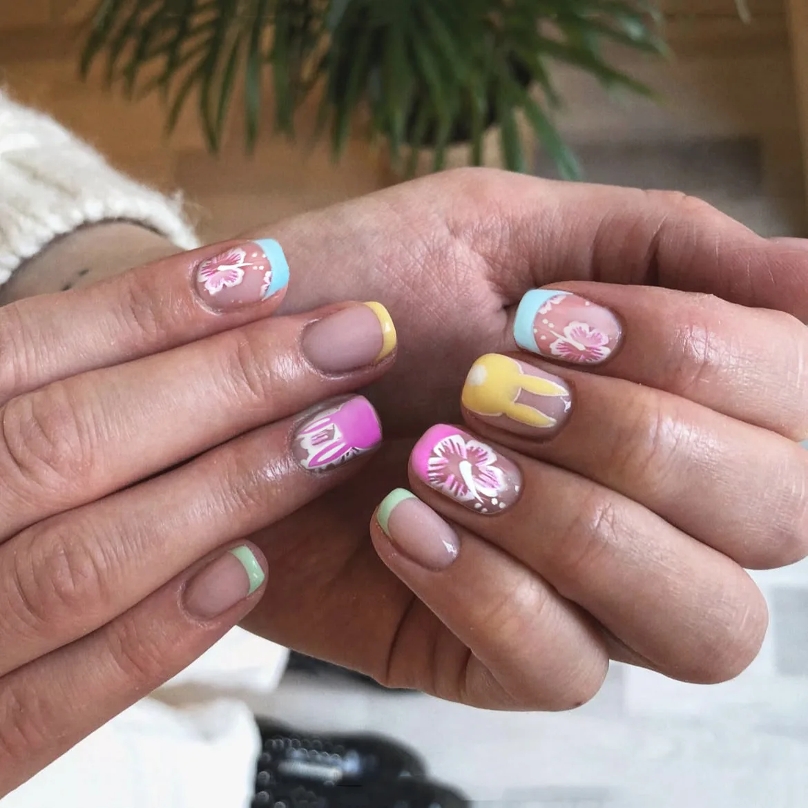 

24Pcs Short Square Head Nails Set Press on Colorful French Flower Rabbit Design False Nails Wearable Full Cover Fake Nails Tips