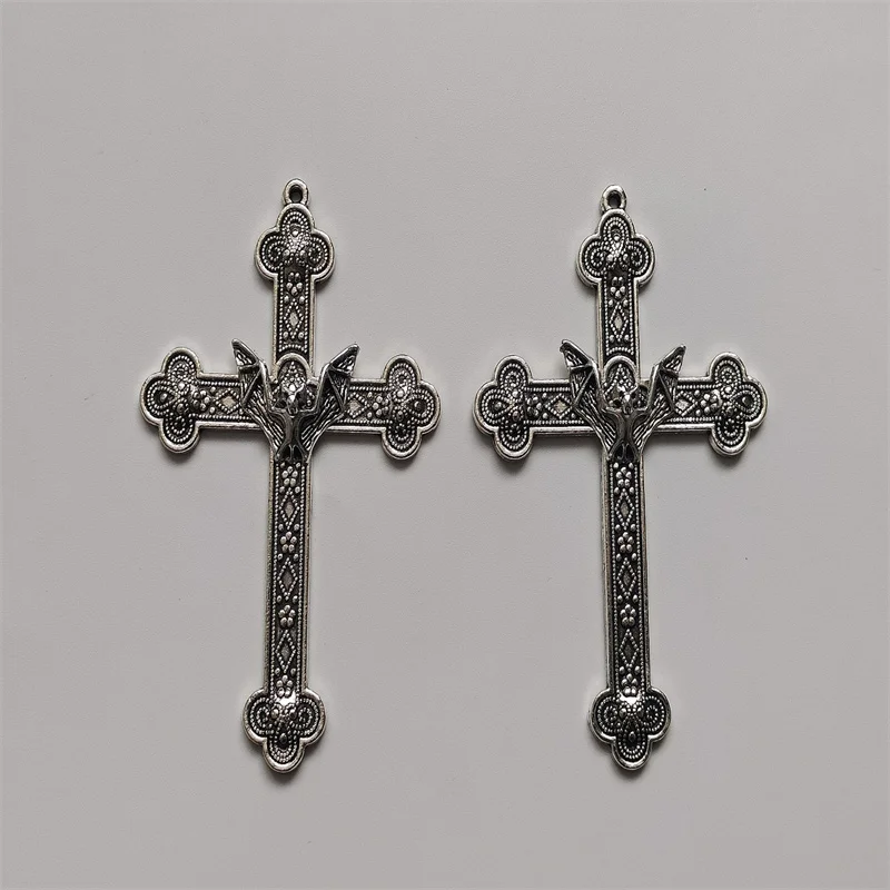 2pcs Gothic Antique Silver Color Filigree Vampire Bat Cross Pendant Vintage Religious Christian DIY Charms Jewelry Crafts Making