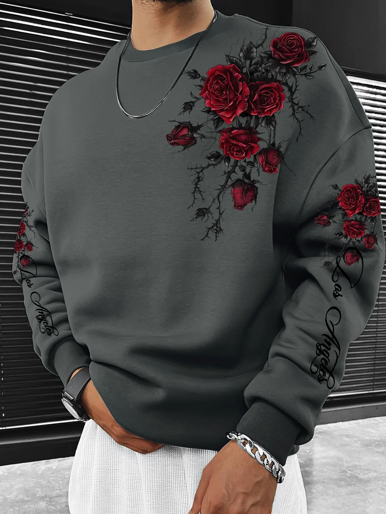 Lässiges Herren-Sweatshirt mit Rundhalsausschnitt und langen Ärmeln, dunkelrotes Rosen-Blumenmuster mit Schriftzug-Grafikdruck, S-XXL – Detail 6