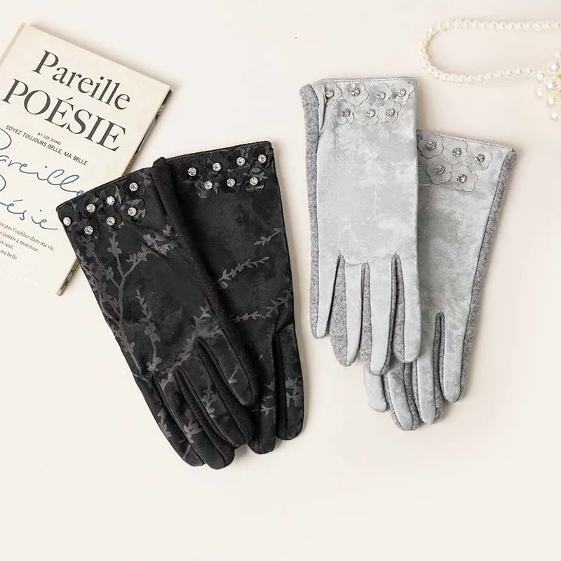 New Winter Gloves with Floral Patterns for Warmth and Windproof, Featuring Seven High-end Flowers in A Solid Color