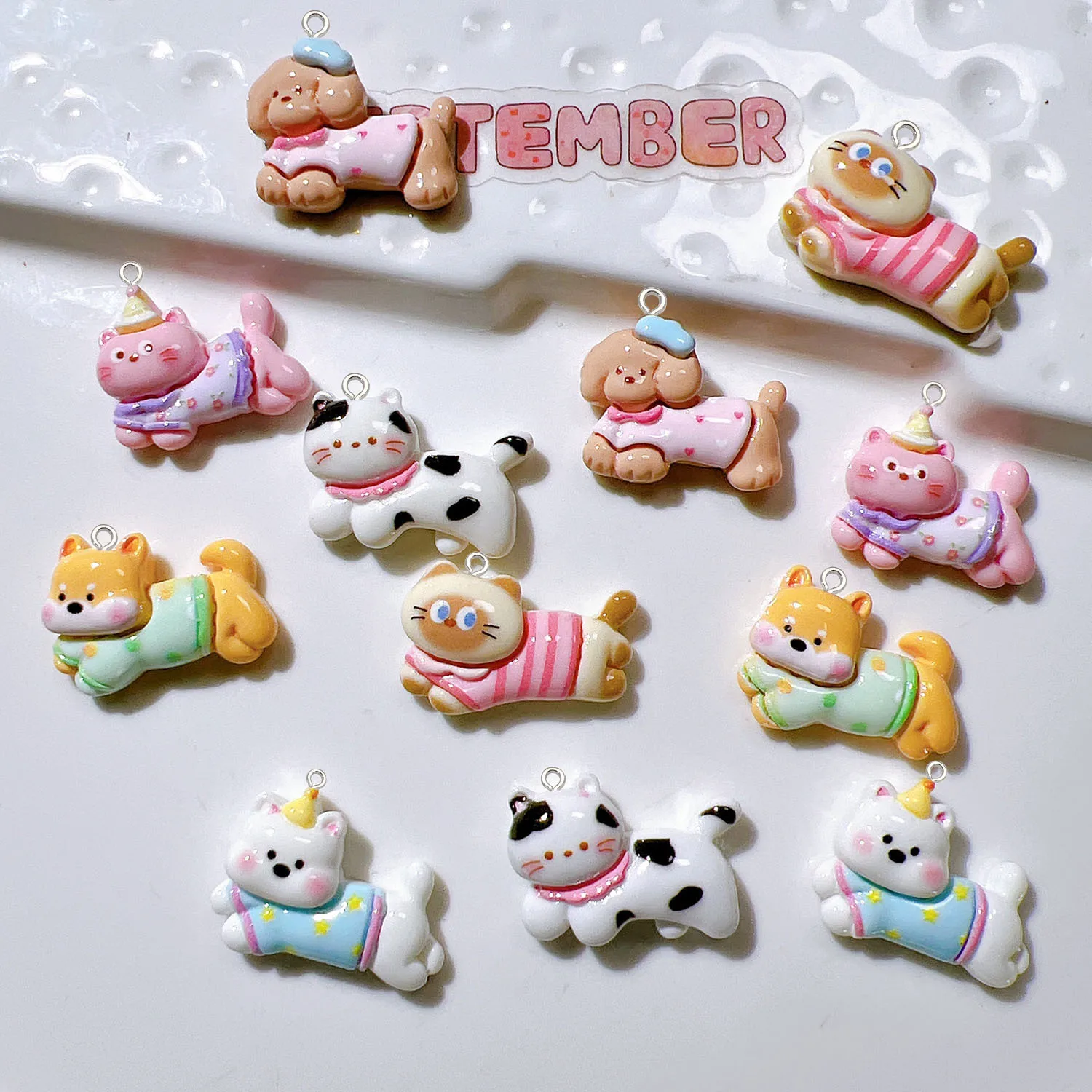 10 قطع لطيف الراتنج القط الكلب المعلقات diy صنع المجوهرات الاكسسوارات سحر الحرفية قلادة اليدوية قلادة أساور أقراط