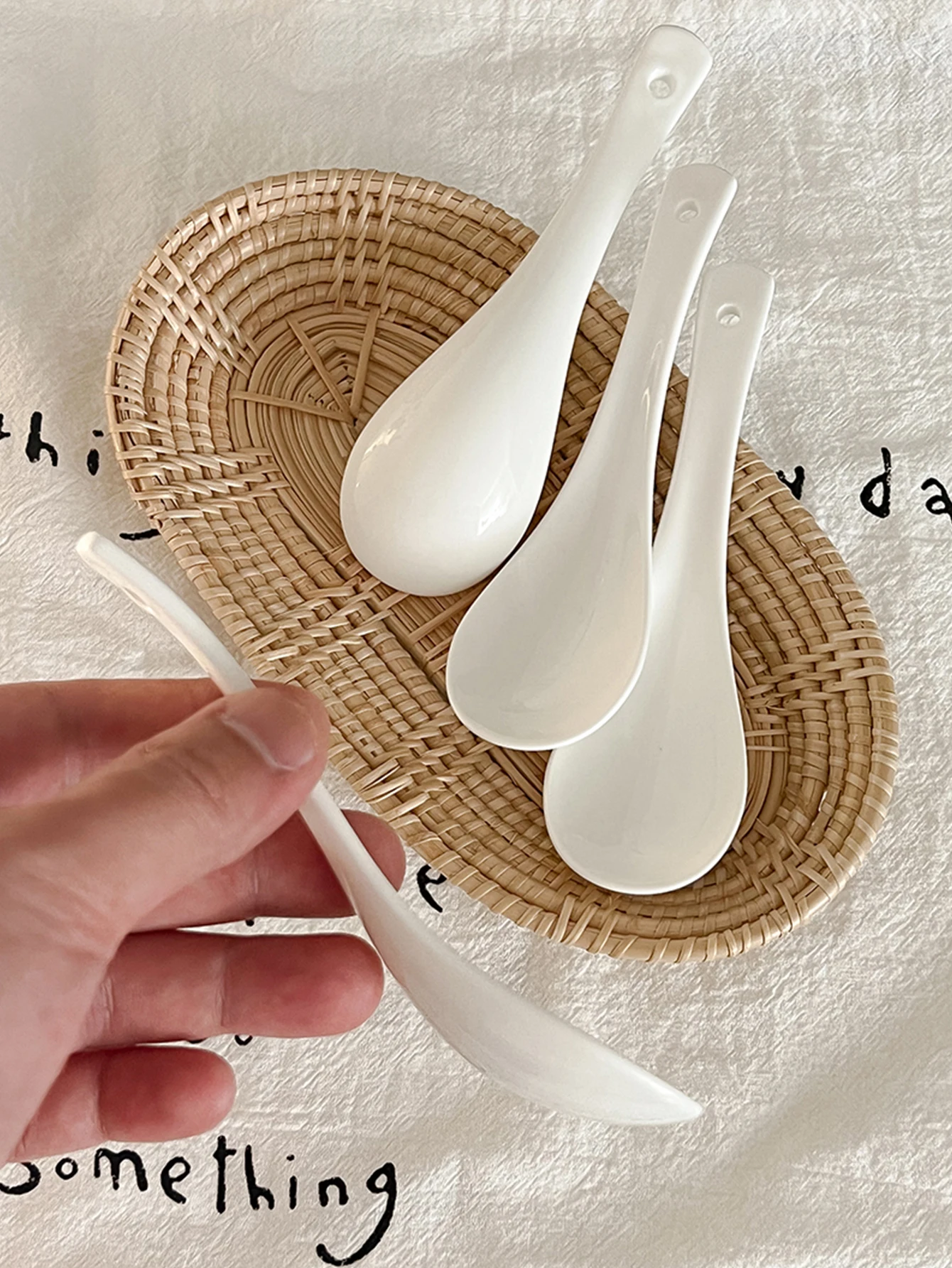 1 Piece Scandinavian Simple White Ceramic Spoon Small Soup Spoon Household Drinking Soup Spoon Tablespoon