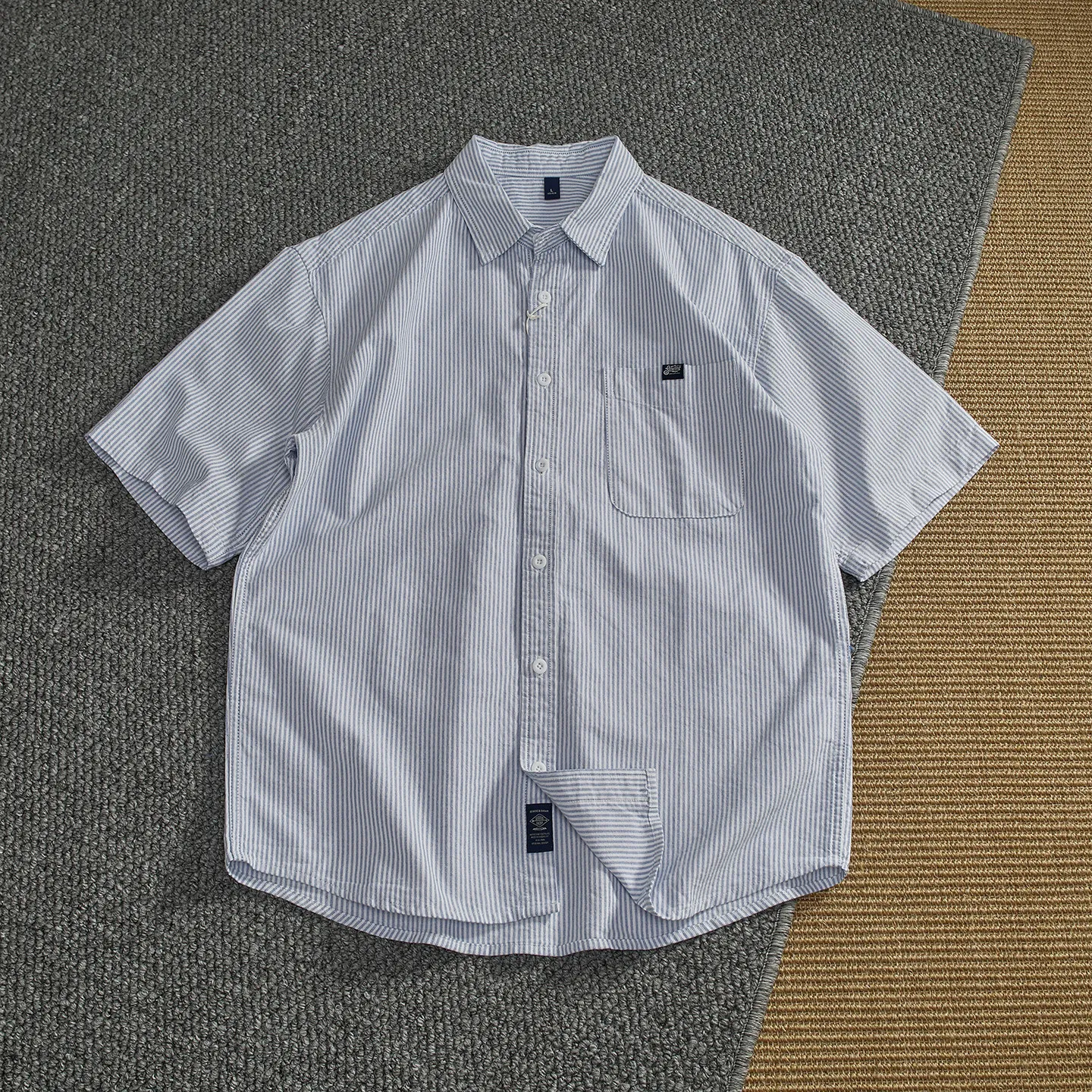 Men Vertical Striped Short Sleeve Shirts Lapel Single Pocket Small Label Decor Loose Casual Button Down Shirt Jacket