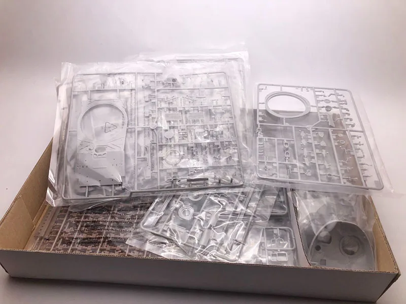 1/35 russo T-80B carro armato da battaglia principale militare assemblare modello di veicolo giocattolo trombettista ragazzo regalo