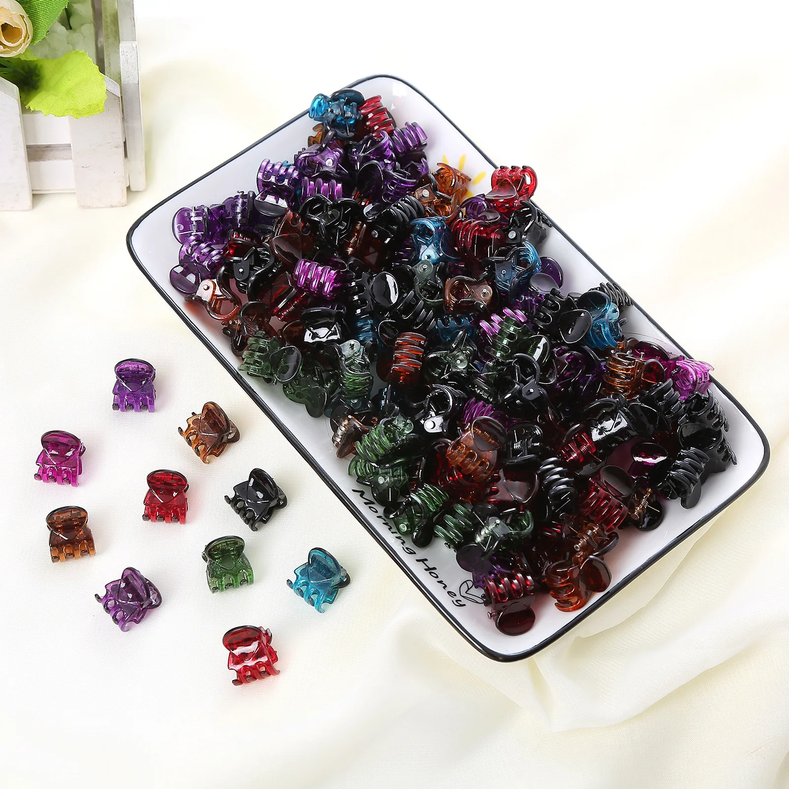 

30Pcs/Bag 1.5cm Woman Mini Hair Claws Colorful Crab Hair Clips for Girls Baby Sweet Hairpins Hair Accessories Barrettes Gift