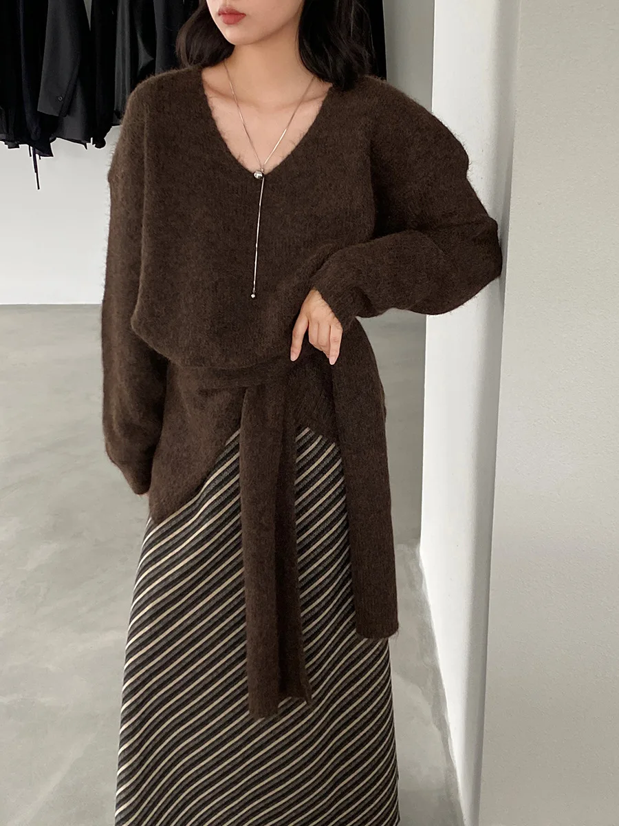 2025 가을 단색 부드럽고 편안한 니트 스웨터 + 숄 스타일의 루즈하고 우아한 다용도 스웨터