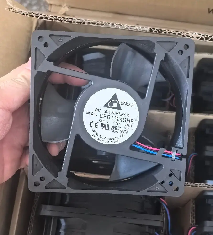 

The original EFB1324SHE 12.7CM 24V 1.38A 127 * 127 * 38mm converter fan