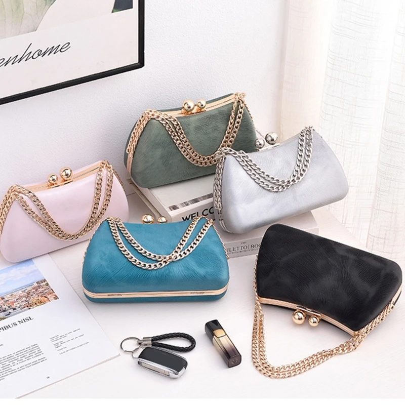 

Chic Banquet Handbag with Chain Shoulder Strap Evening Bag Suitable for Parties and Proms