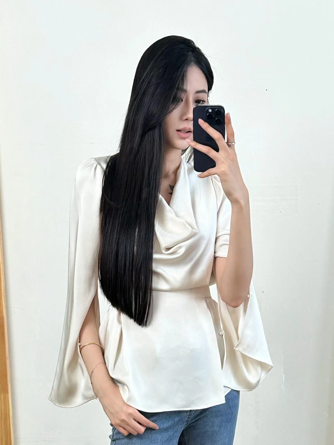 

Champagne Color Elegant Waist-Cinching Shirt Women's Fashion Design Spring 2026 Commute Style Loose Polyester Fiber Short Sleeve