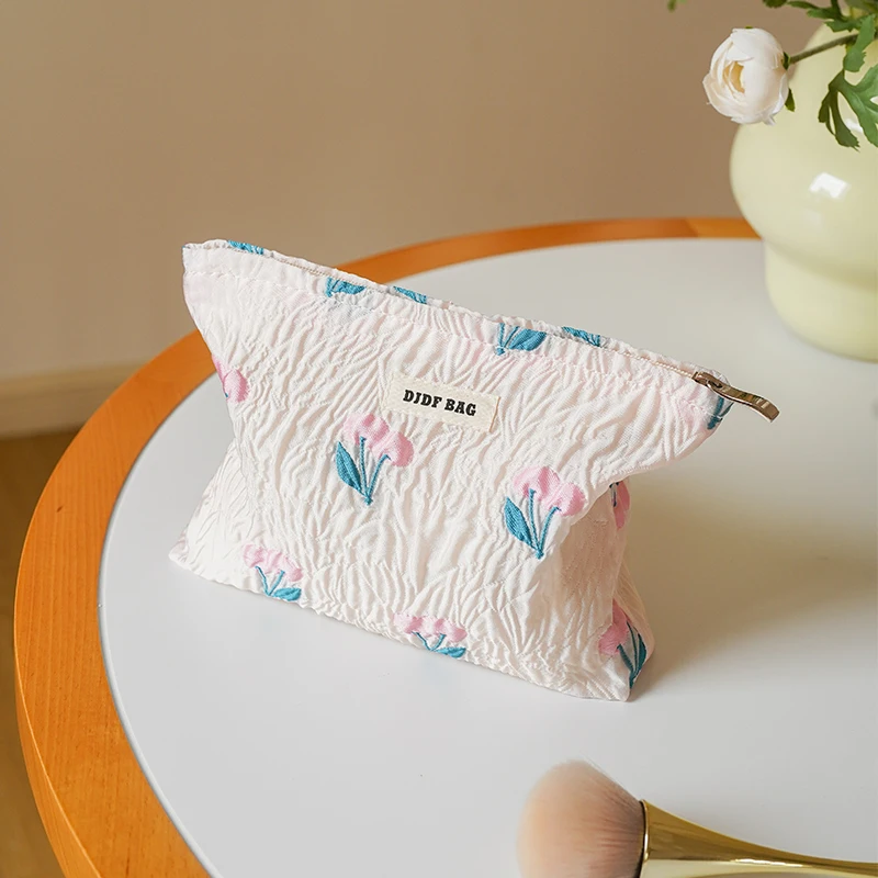 White Background Flower Women\'s Cosmetic Bag Large Capacity Cosmetics Skin Care Product Storage Bag Travel Toiletry Bag Ins