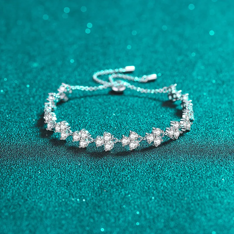 

Unique 3 Three Leaf Clover Bracelets for Ladies Lucky Full Moissanite Diamond Slider Bracelet 925 Sterling Silver Women Jewelry