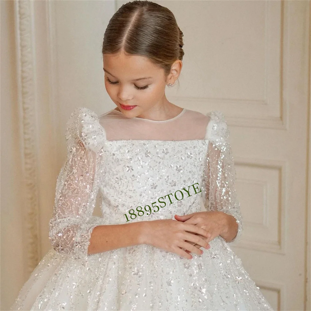 

White Scoop Flower Girls Dresses for Kids 2024 Three Quarter Christmas Gowns with Sequined Summer New Knee Length فلور فتاة اللب