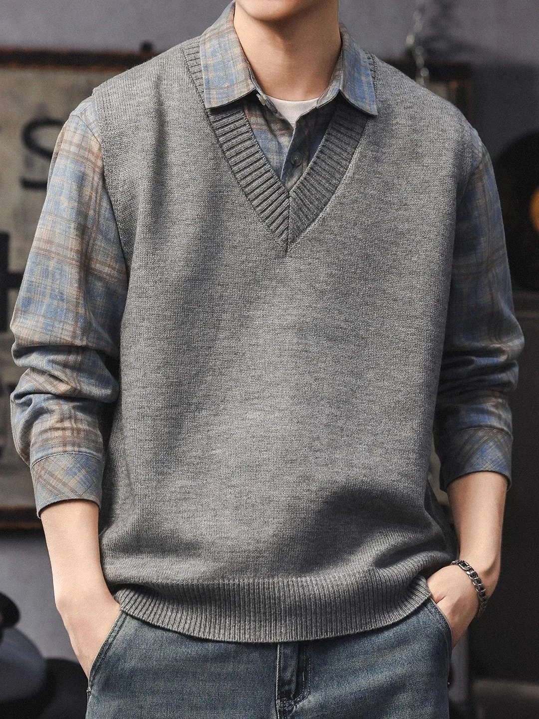 

Мужской вязаный жилет с V-образным вырезом в британском стиле, большие размеры, осенне-зимний, для многослойных образов, повседневный, высококачественный, в университетском стиле