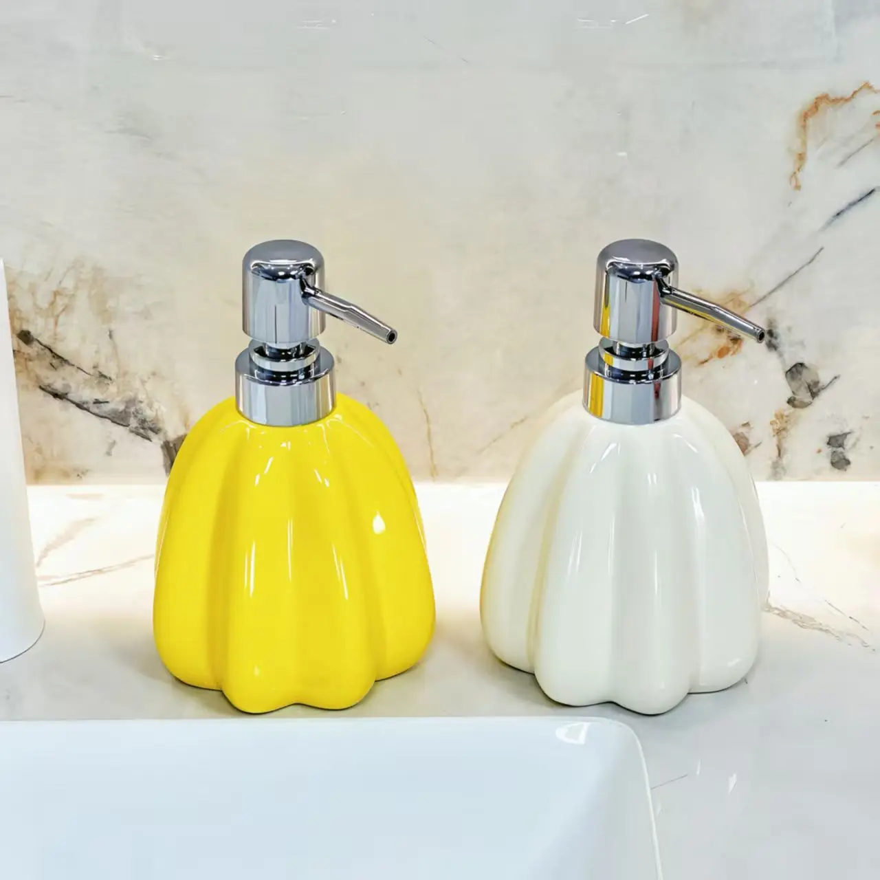 

soap dispenser Creative lotion Bottle Household Toilet Shower Gel Hand Wash Liquid Press Split Bottle Ceramic shampoo dispenser